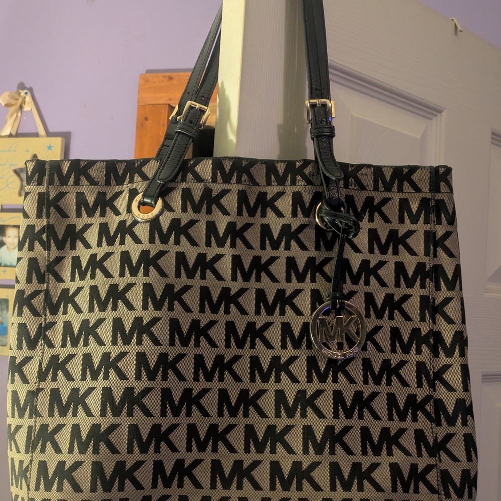Michael Kors Monogram Black and Brown Tote In Great Condition